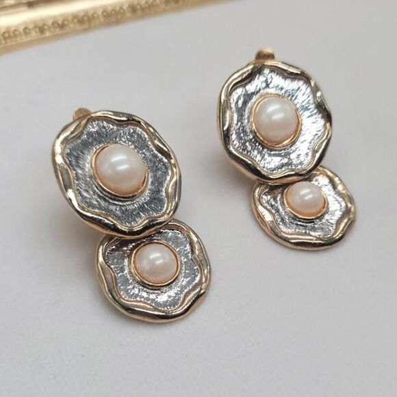 Vintage Unbranded Clip On Earrings - Picture 2 of 4